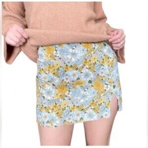Urban‎ Outfitters White/Yellow/Blue Floral Linen Mini Skirt, Women’s Medium